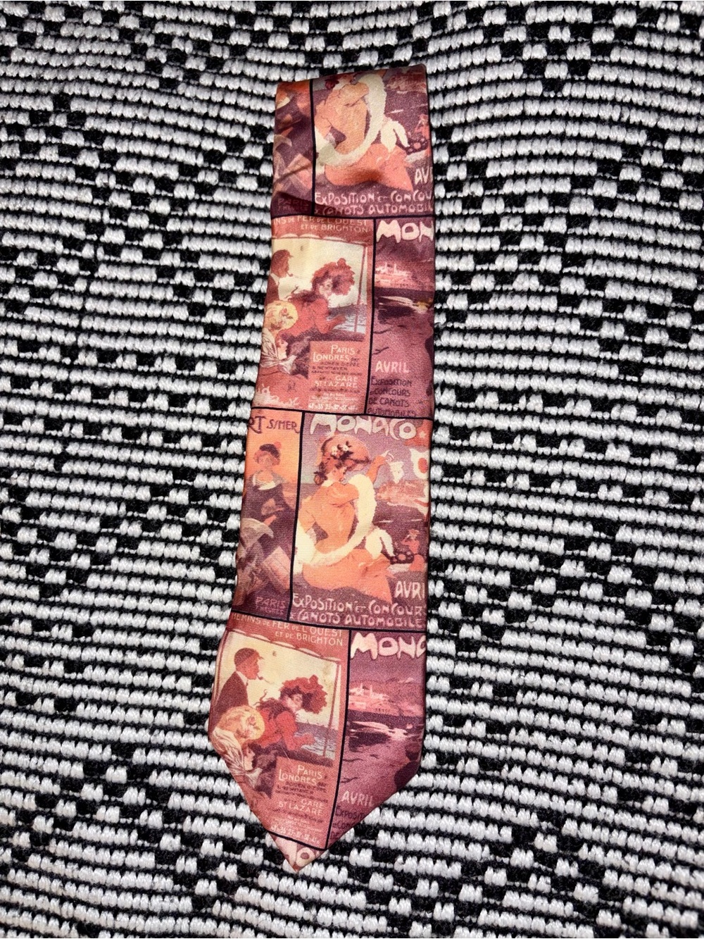 Dolce & Gabbana 90s Pin Up / Peek a boo Graphic Silk Tie - Picture 2 of 13
